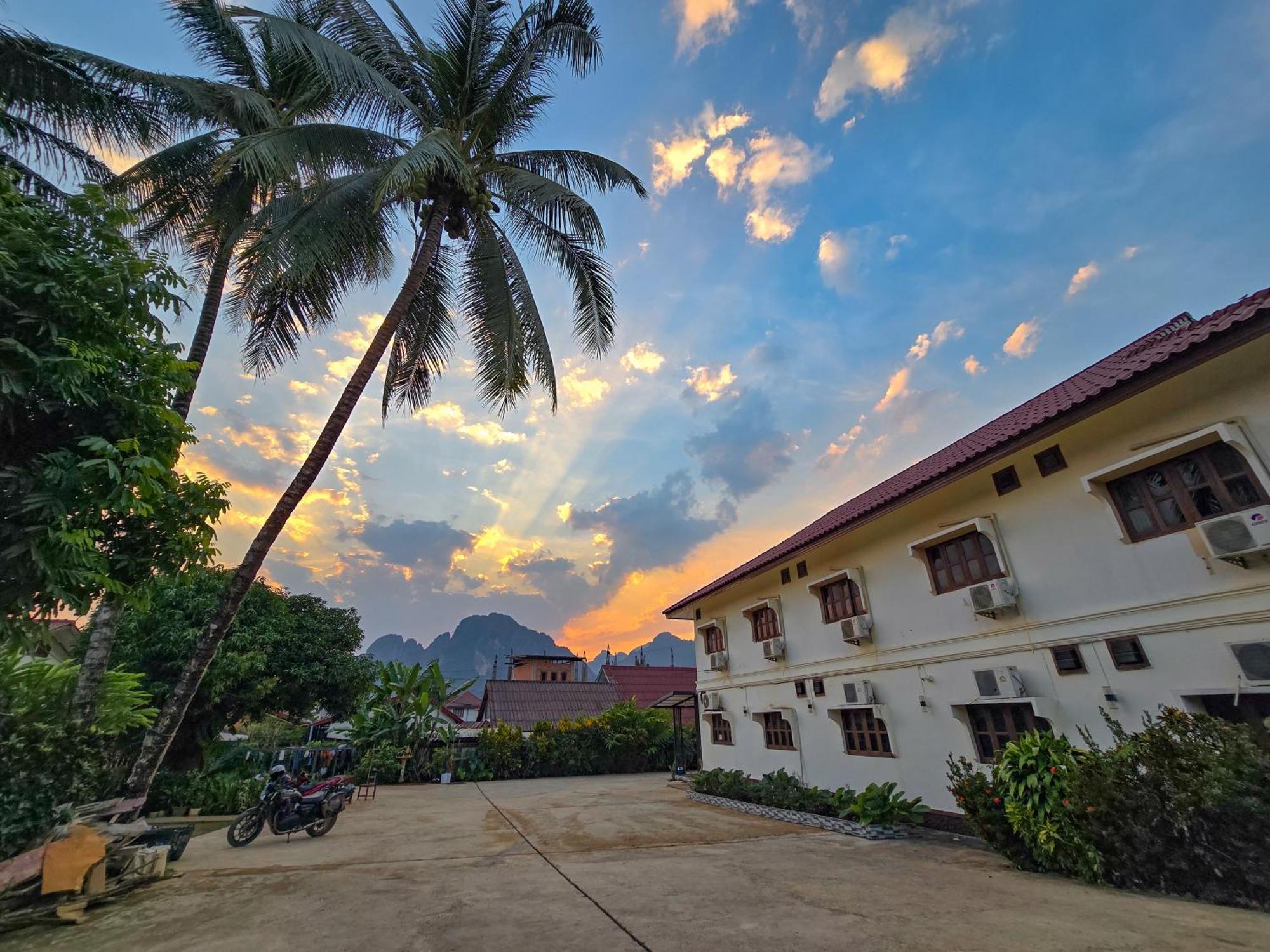 Saphaothong Guesthouse Vang Vieng Exterior foto